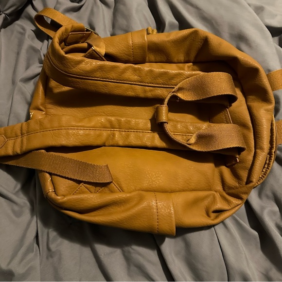 Backpack - Picture 3 of 5